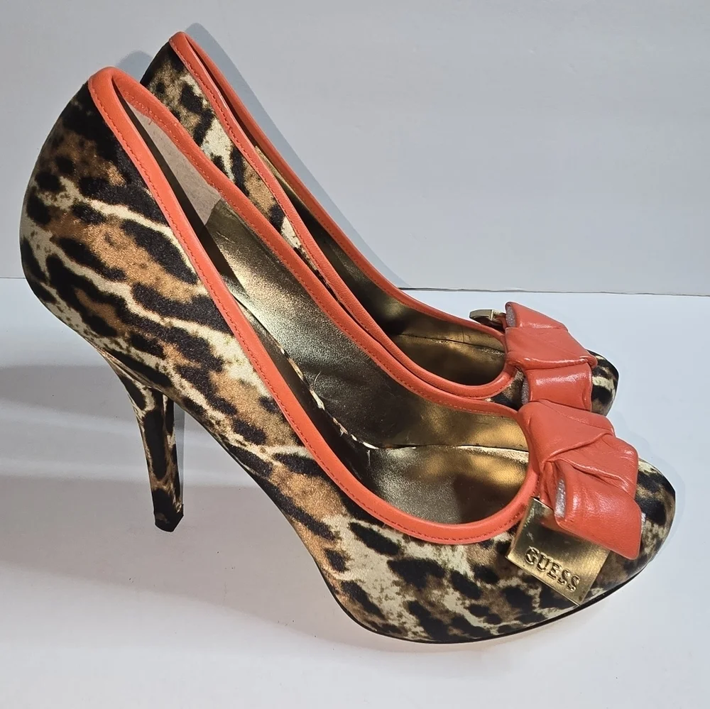 Guess Shoes High Heels Leopard Animal Gold Logo Bow Brown Black Mob Wife US 8.5